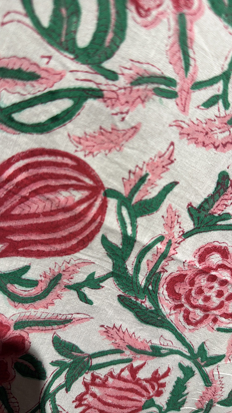 tafelkleed blockprint wit/rood/roze/groene bloem 3.00x1.80cm