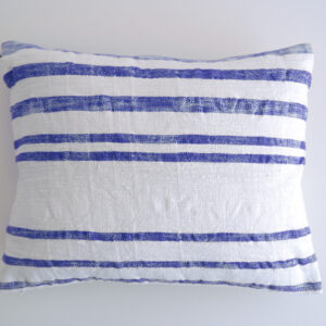 blauw/wit gestreepte kussen 30x60